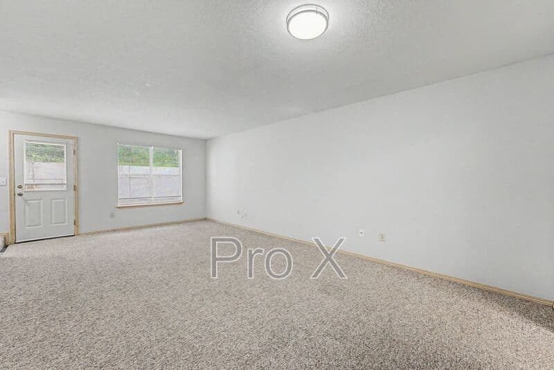 Fayetteville House: 1366 E Sequoyah Ct