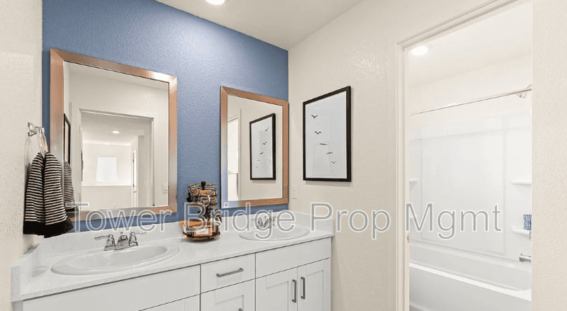 Roseville House: 2033 Blue Star Drive