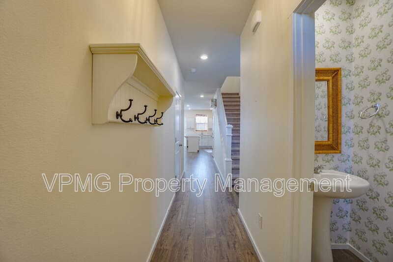 Vancouver House: 13761 Northeast 66th Way