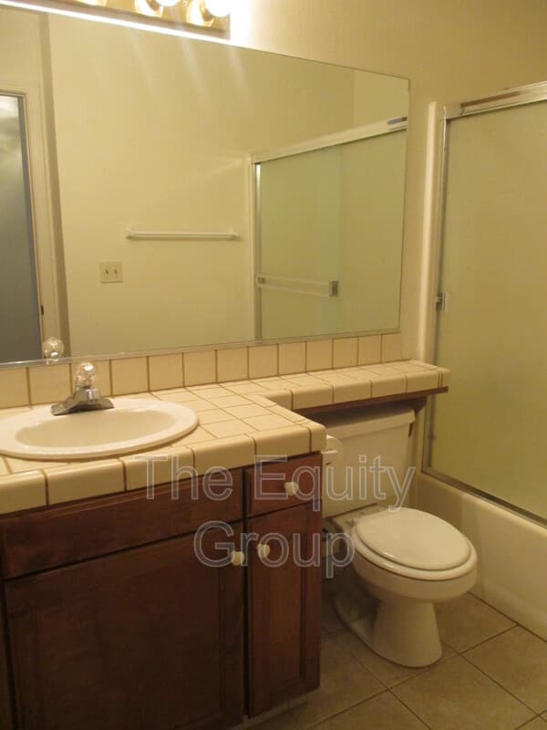 Visalia House: 4043 West Victor Avenue