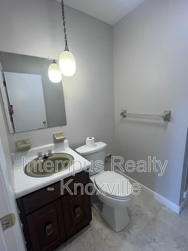 Knoxville House: 10917 Sonja Dr