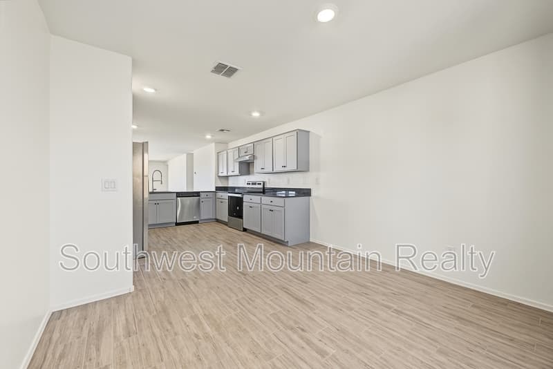 Coolidge House: 1333 W Pima Avenue