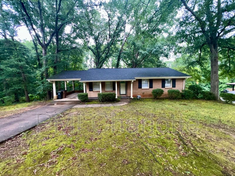 Shelby House: 3017 Arnold Dr