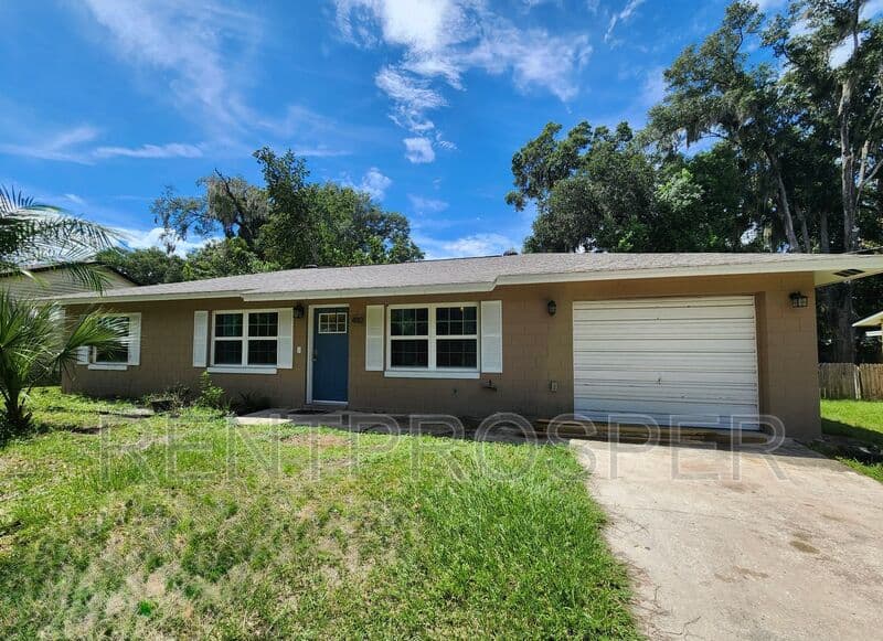 Deland House: 410 Albany Ave