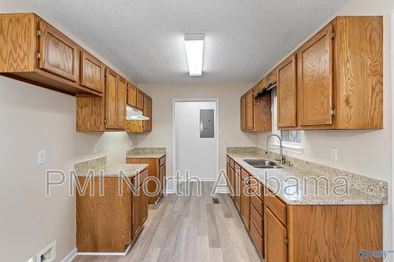 Huntsville House: 3103 Sonya Drive Northwest