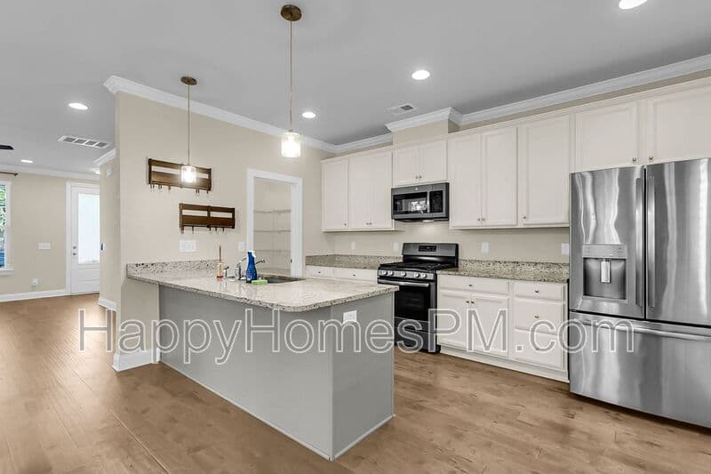 North Charleston House: 5086 E Liberty Park Cirlce