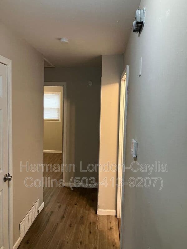 St Louis House: 1143 Congress Ave
