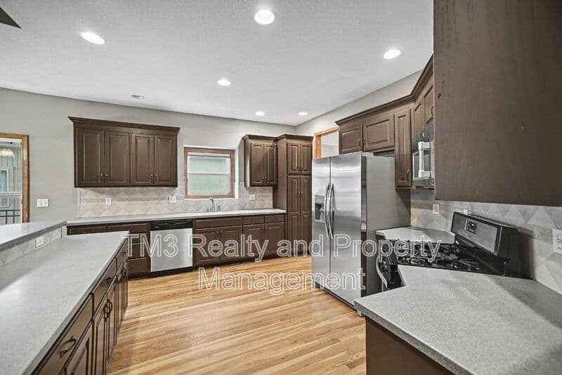 Olathe House: 21922 West 121st Terrace