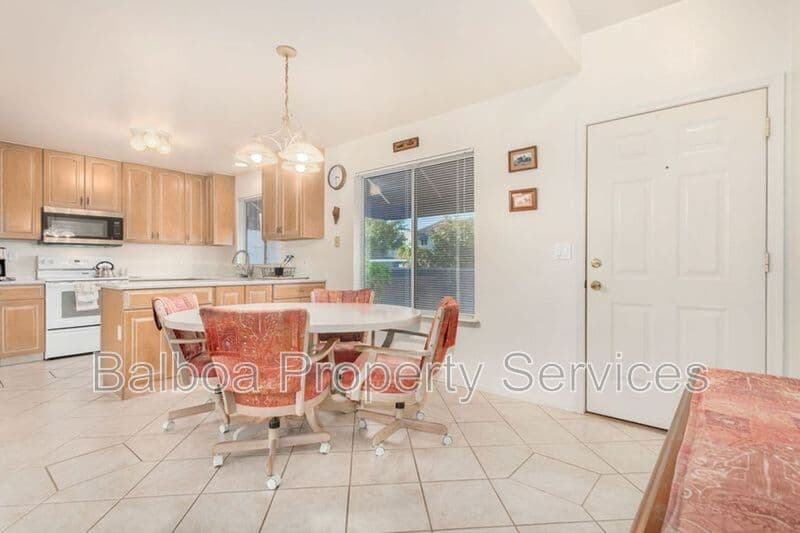 Mesa Condo: 220 N 22nd Pl
