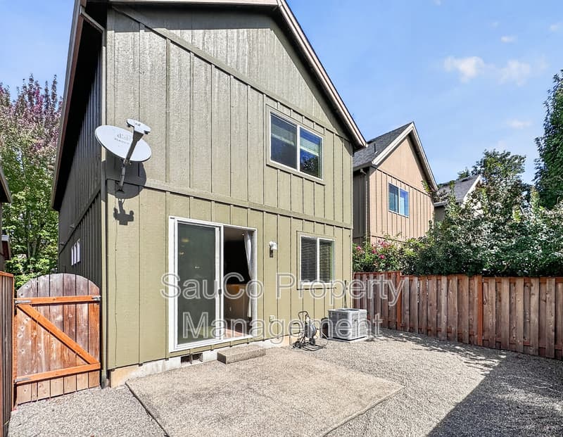 Hillsboro House: 4572 Southeast Olivewood Street