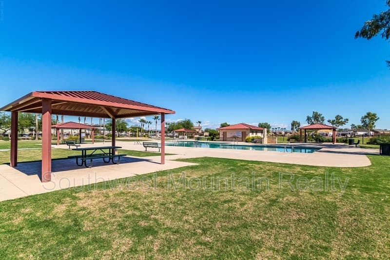 Florence House: 11553 E Sunflower Ln