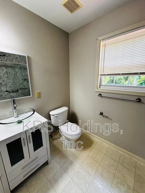 Chester House: 15012 Pine Vista Ln