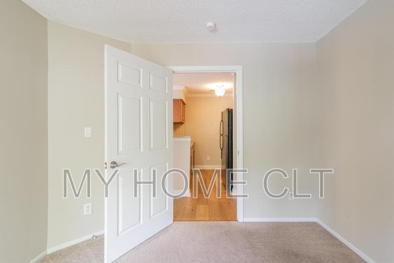 Charlotte Condo: 2516 Cranbrook Lane #11