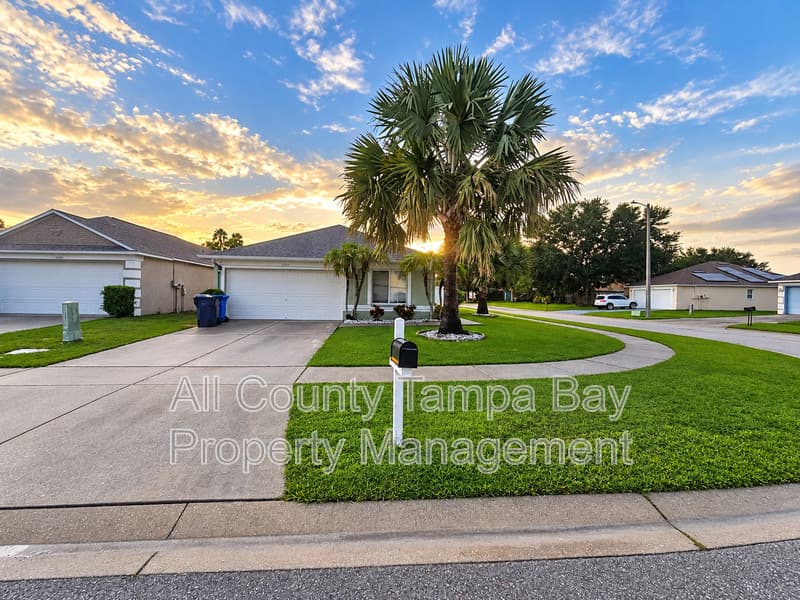 Riverview House: 11747 Lynmoor Dr