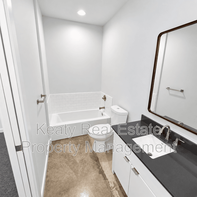 Lafayette House: 136 E Cypress St