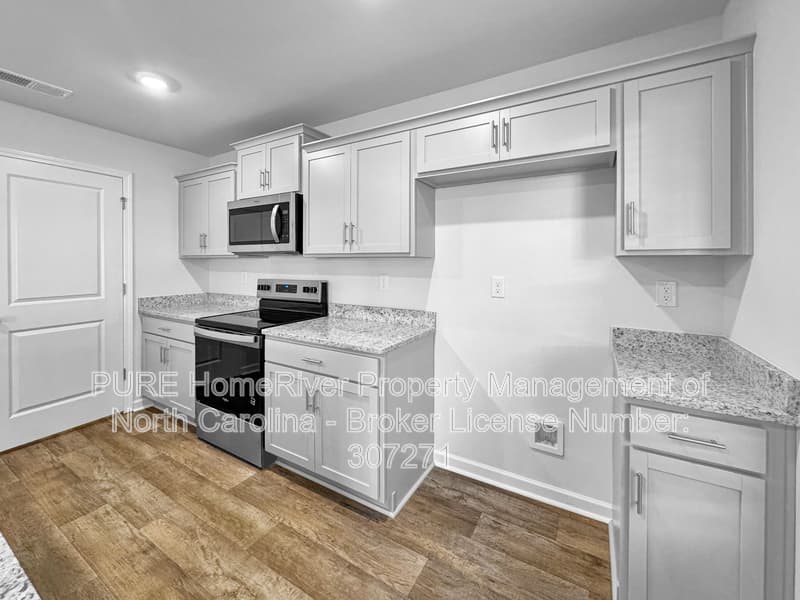 Winston Salem House: 4704 Mount Hope Dr