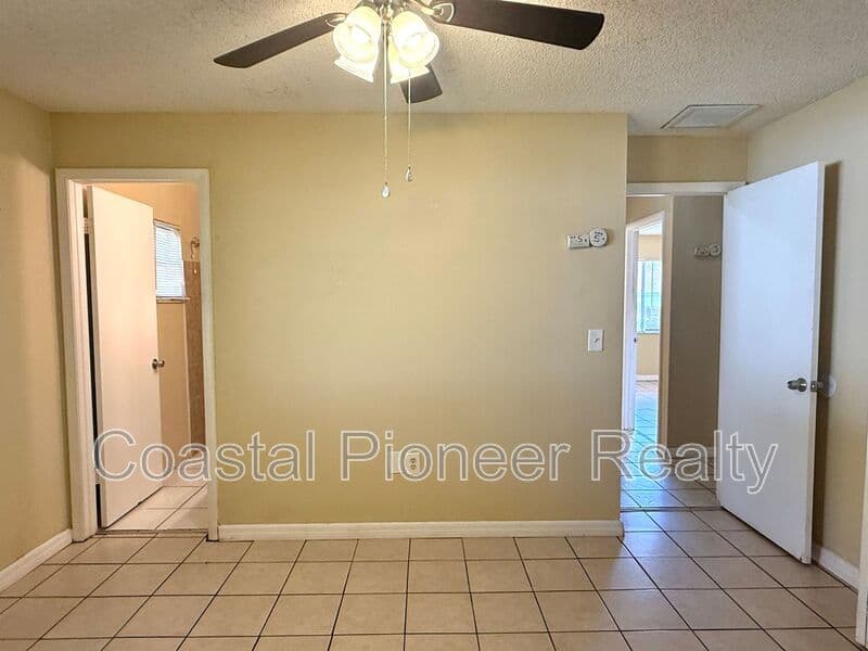 Spring Hill House: 6063 Shingler Ave