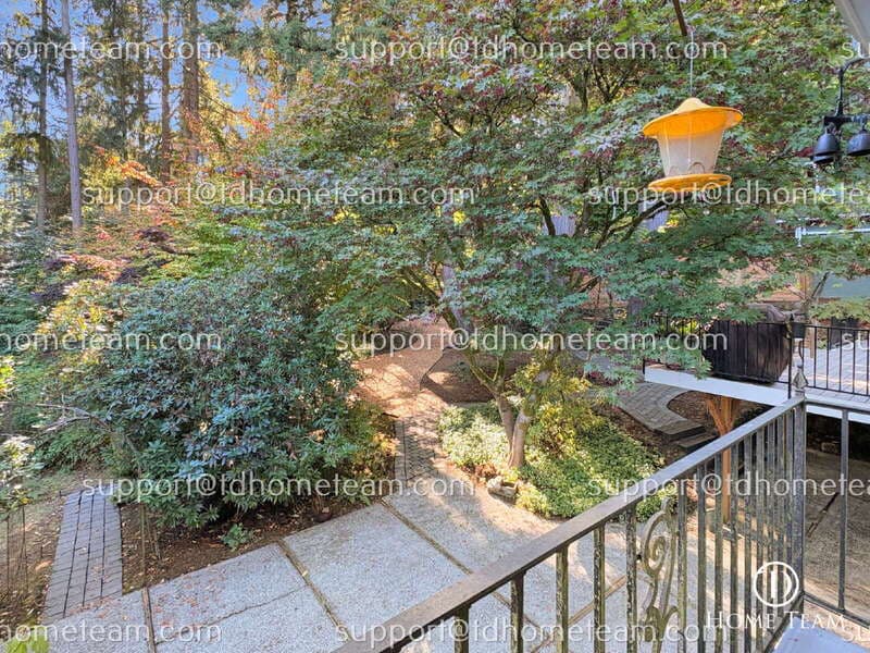 Bellevue House: 12903 NE 28th St