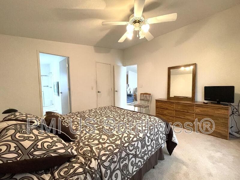 Bullhead City House: 2350 Adobe Rd