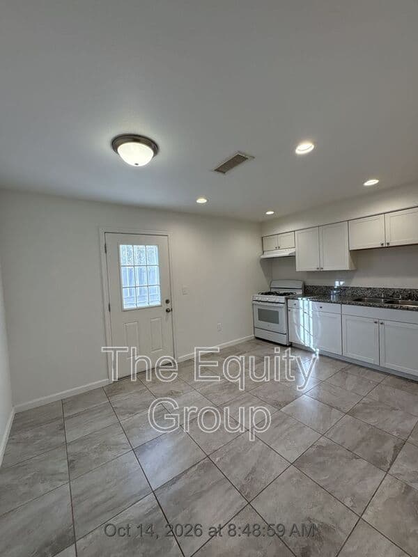 Hanford Condo: 2002 Parker Place
