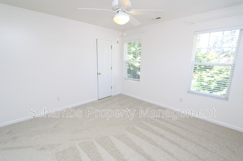 Holly Springs House: 208 Chieftain Dr