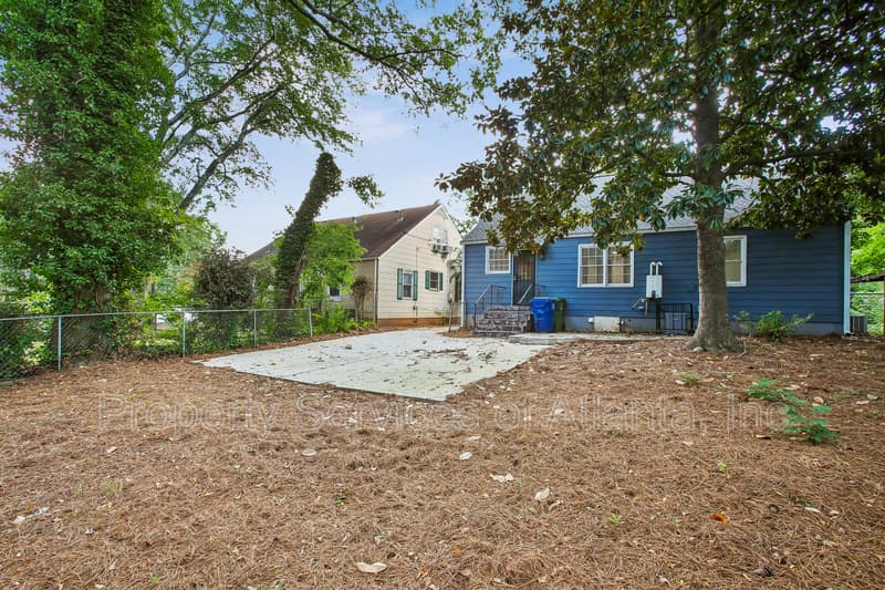 Atlanta House: 1649 Beecher St SW