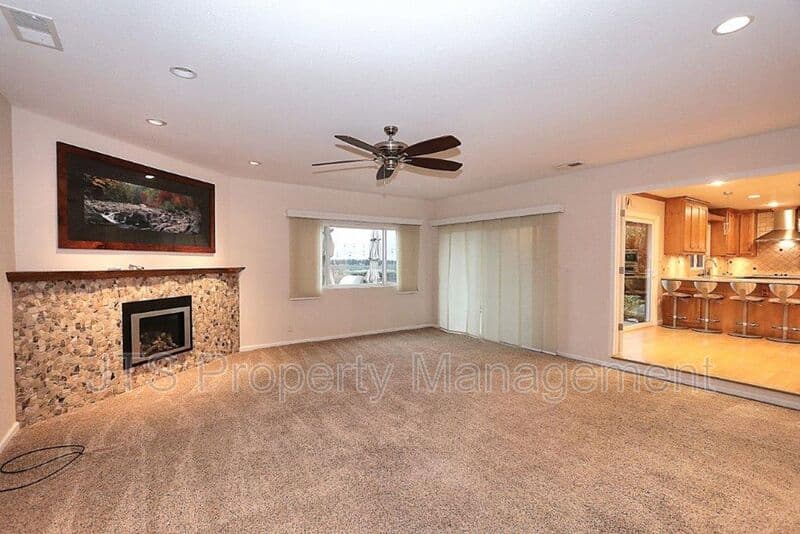 Fair Oaks House: 8520 Emperor Drive