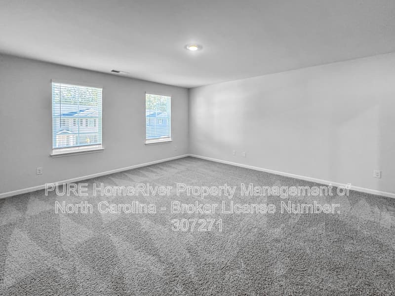Winston Salem House: 4704 Mount Hope Dr