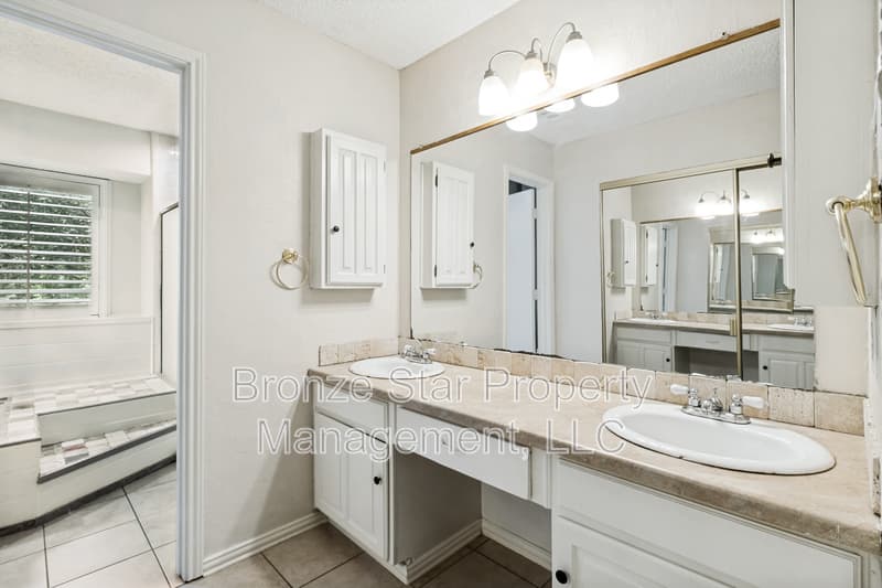 Dallas House: 4710 Fallon Place