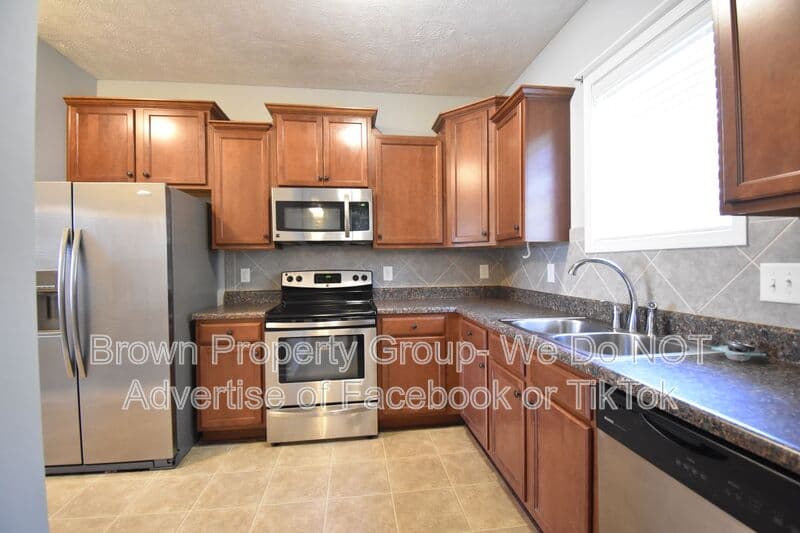 Fayetteville House: 4840 Headwind Drive
