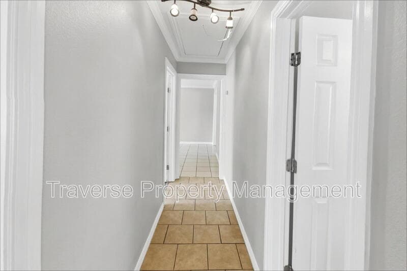 Fort Worth House: 1221 Blalock Avenue