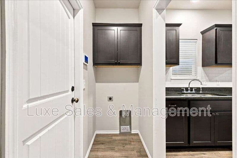 Edmond House: 404 Chalk Hill Ct