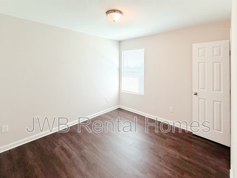 Jacksonville House: 6704 Elwood Ave