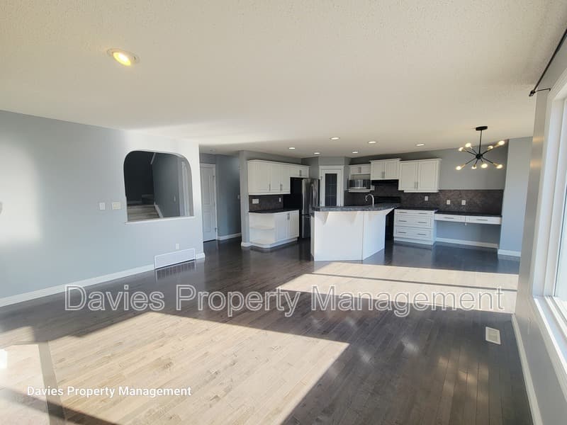 Edmonton House: 1020 118A Street SW