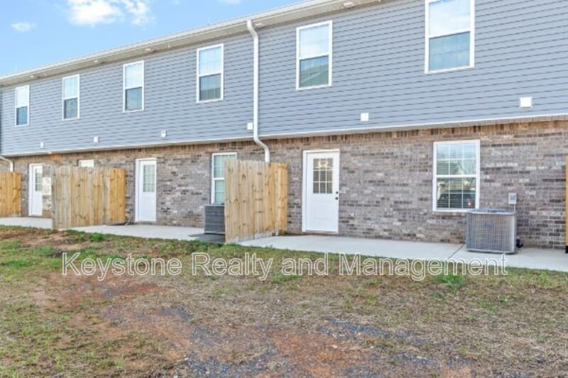 Clarksville Townhome: 580 Heritage Pointe Drive
