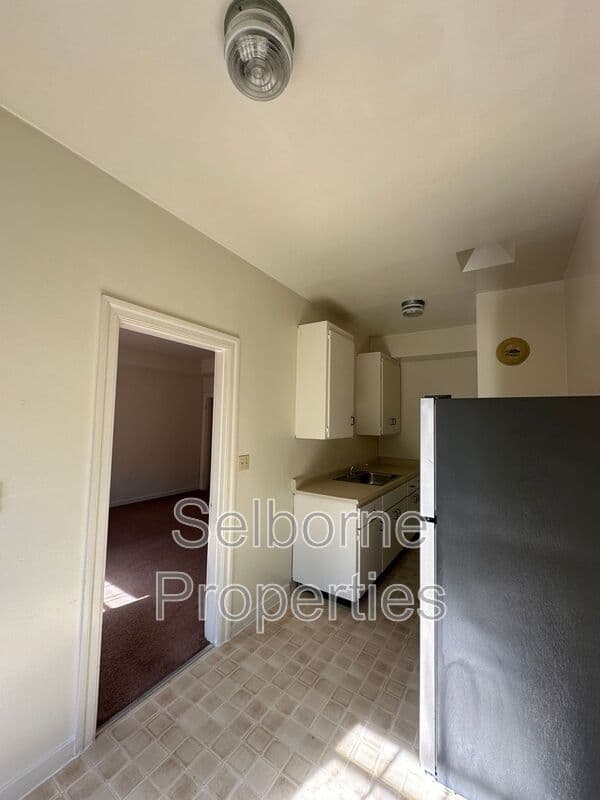 Oakland House: 2501 Ivy Drive