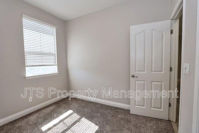 Sacramento House: 5424 Washoe Street