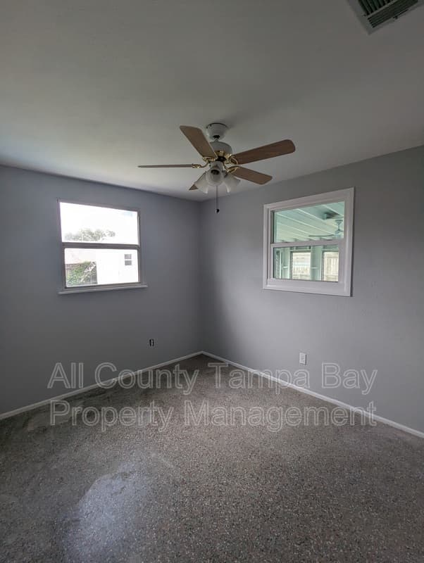 Tampa House: 6021 W Hanna