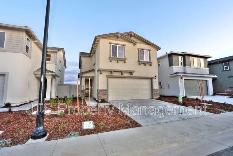 Roseville House: 2049 Shady Tree Circle