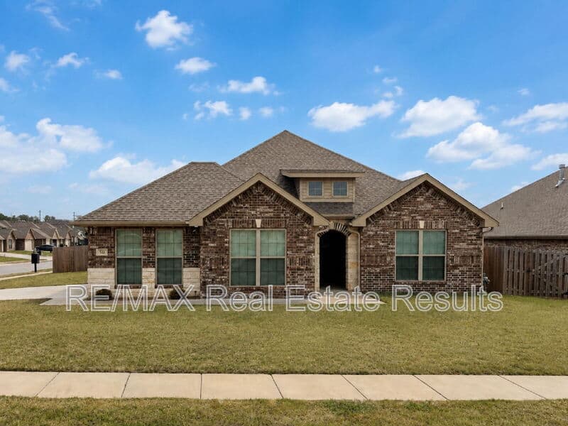 Bentonville House: 511 Melrose Pl