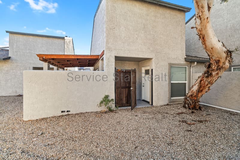 Phoenix House: 15411 N 2nd Pl