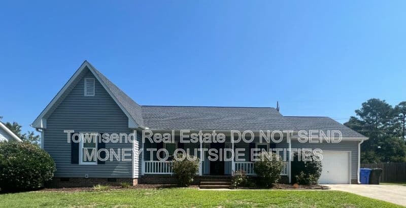 Fayetteville House: 6149 Lakeway Dr.