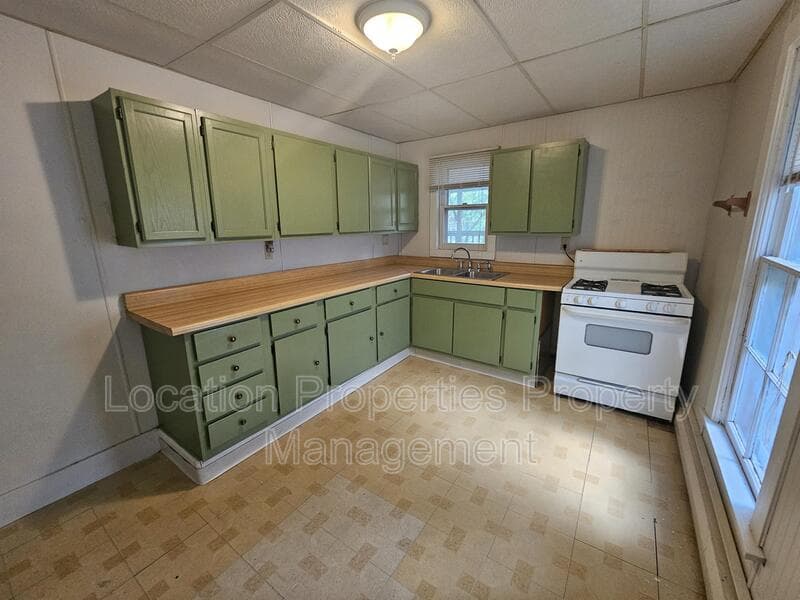 Lawrence Condo: 925 Alabama Street - C