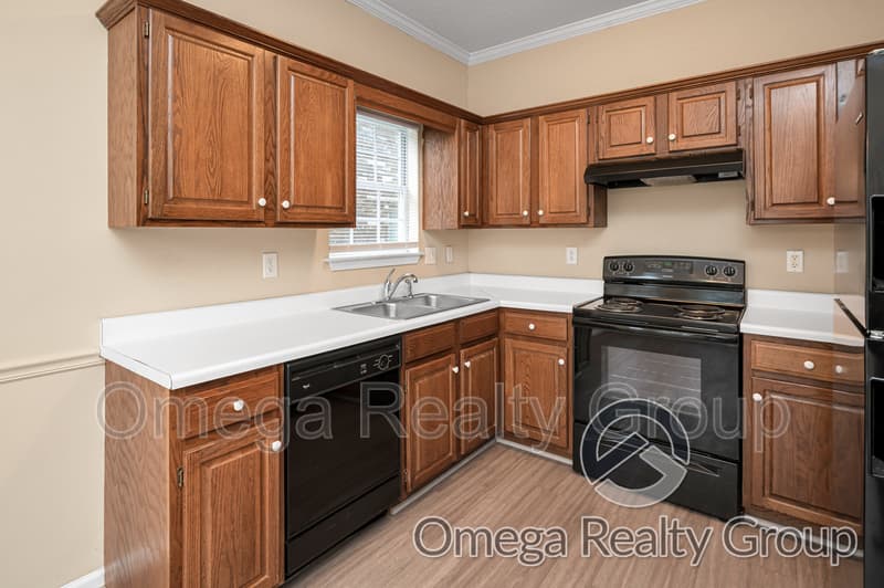 Pelham Townhome: 214 Chase Creek Cir