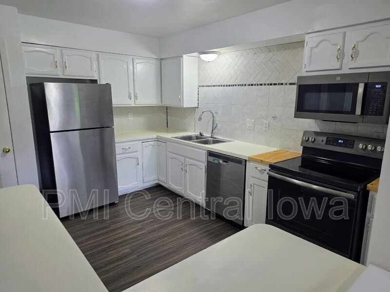 West Des Moines Condo: 1100 50th Street