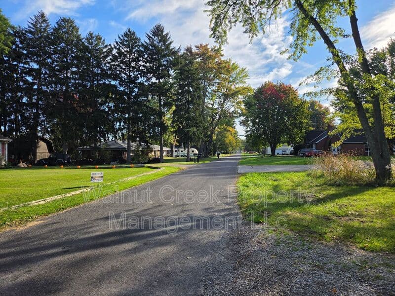 Elyria Condo: 41547 Elmwood St