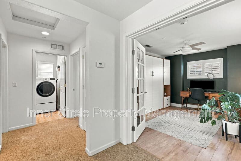 Brentwood House: 374 Olive Street