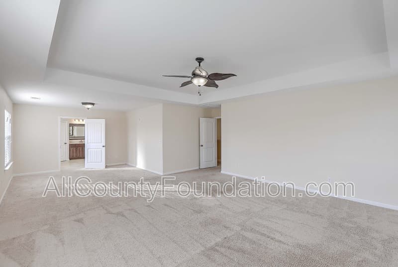 Summerville House: 431 Flat Rock Ln