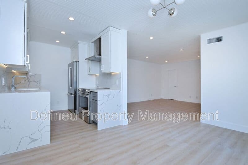 Santa Monica Condo: 834 4Th Street