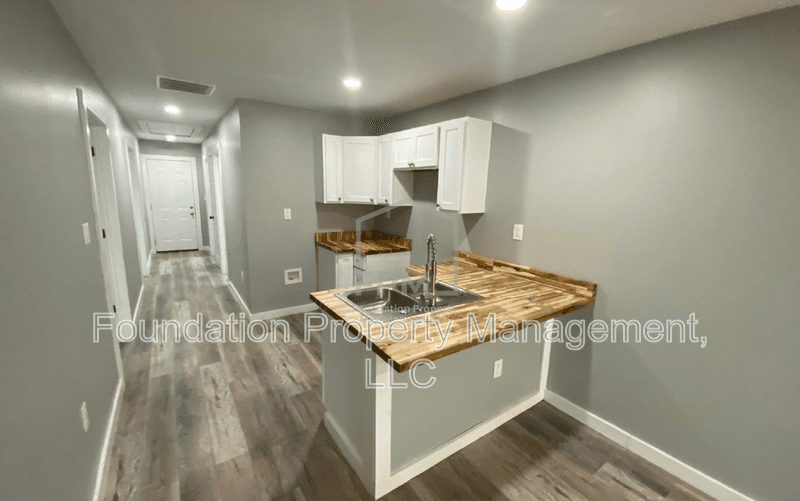Memphis House: 1378 Eloise Road